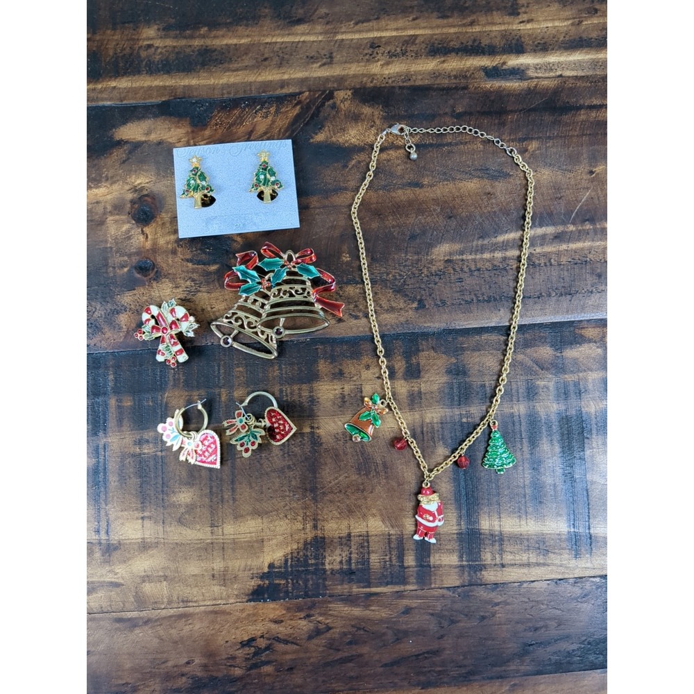 Lot Of Christmas Jewelry-Necklace,‎ Broaches, Earrings